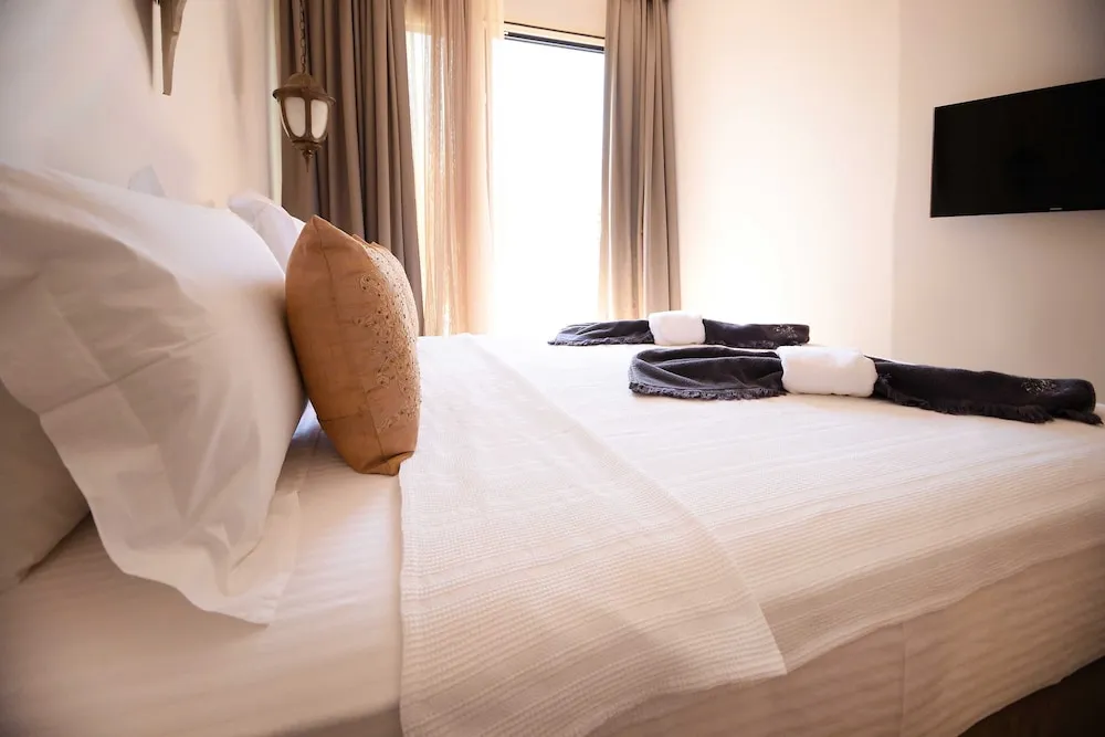 Deluxe Suite with Pool View