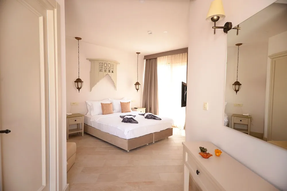 Deluxe Suite with Pool View