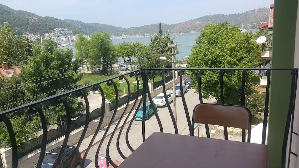Üç Kişilik Oda, Balkon