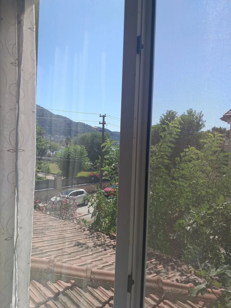 3 KISILIK  AILE ODASI-KISMI DENIZ MANZARASI