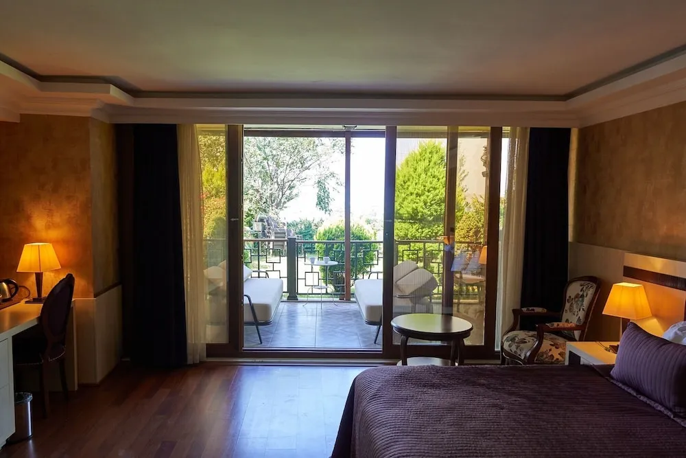 Deluxe Garden Terrace Room