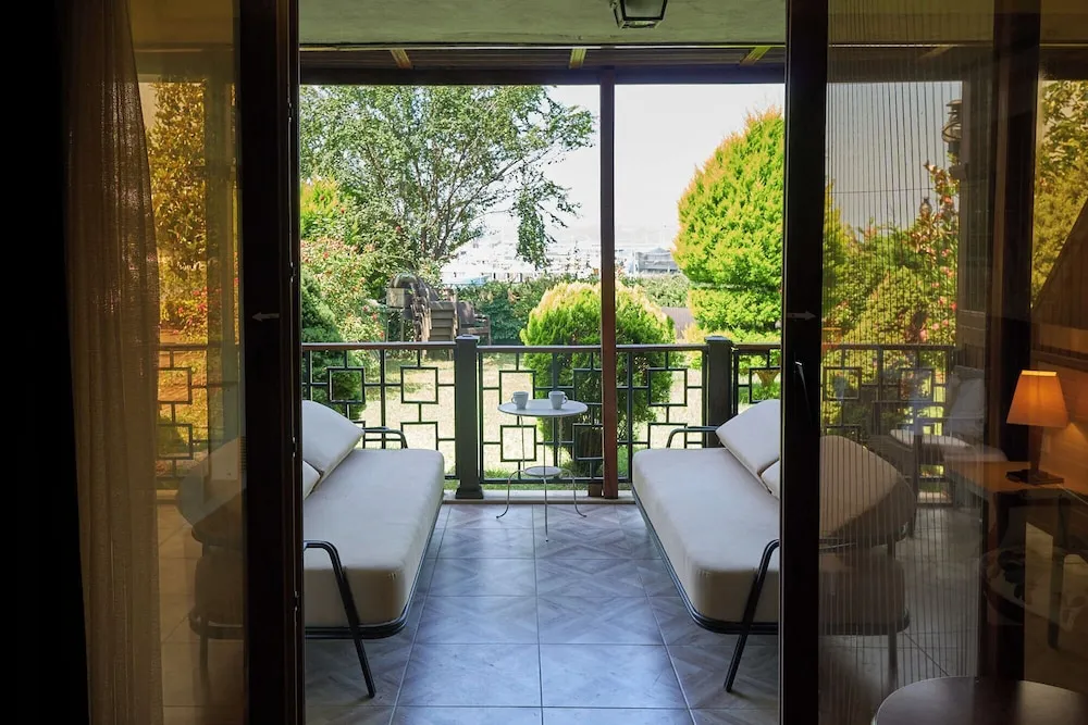 Deluxe Garden Terrace Room