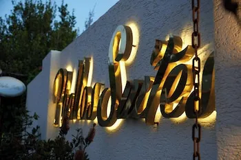 Phellos Suites