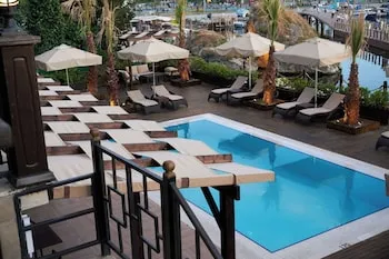 Phellos Suites