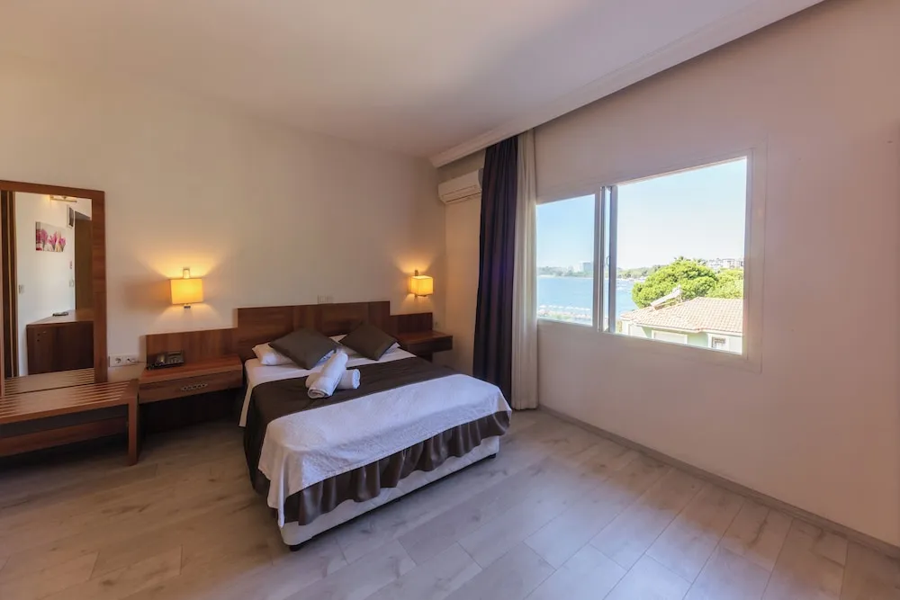 Double Room with Sea View and no Balcony