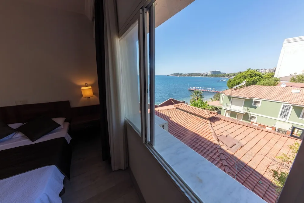 Triple Room with Sea View and no Balcony