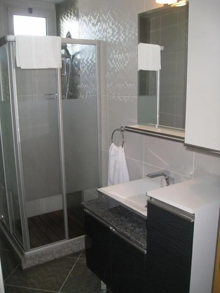 Süit, 2 Yatak Odası, Kısmi Deniz Manzaralı (4 Pax)