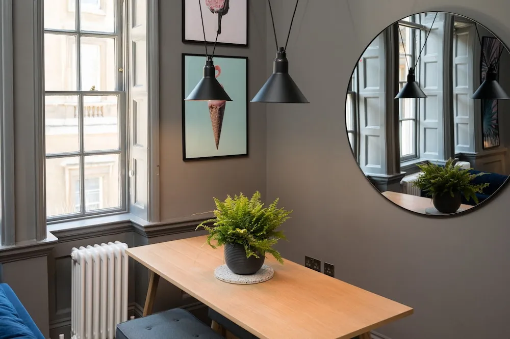 Odada yemek servisi
