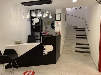 Piano Hotel