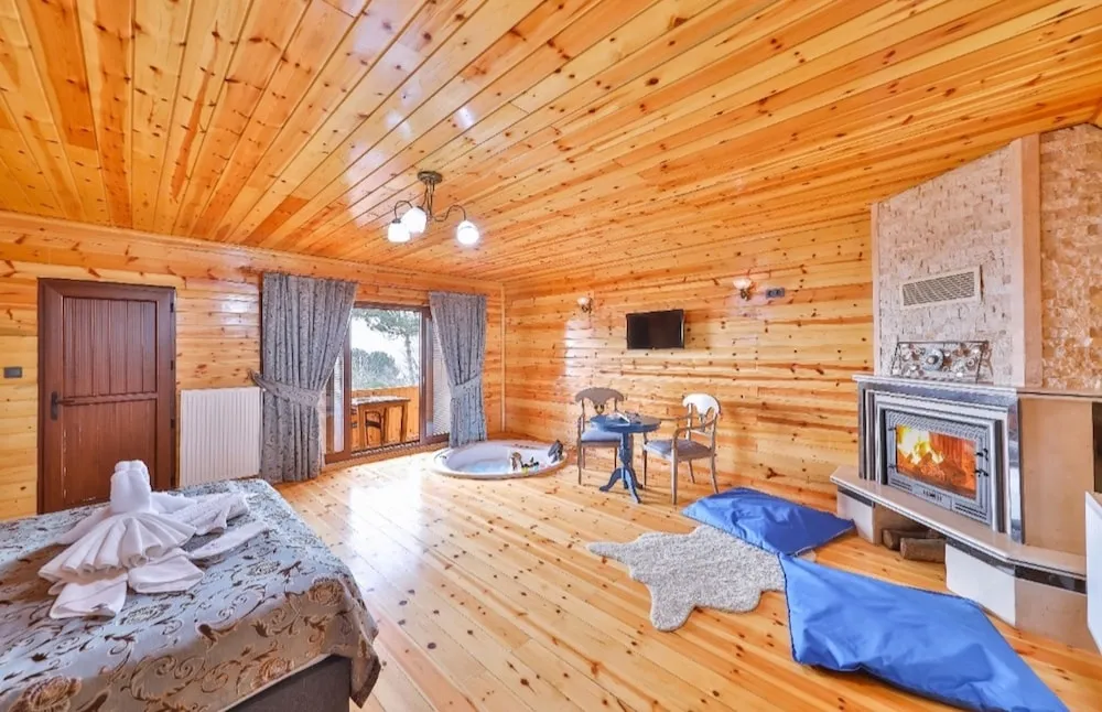 SOMINELI JAKUZILI BUNGALOW ODA