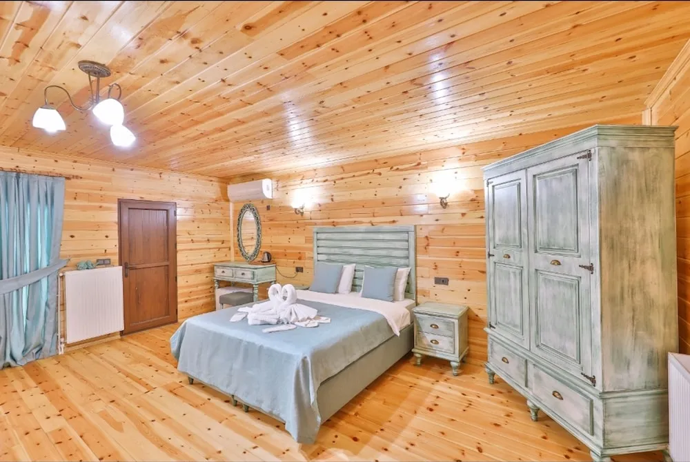 SOMINELI JAKUZILI BUNGALOW ODA