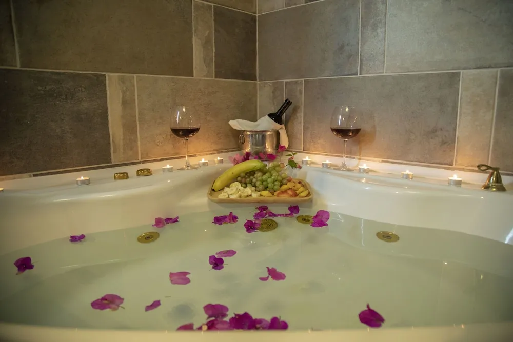 Luxury Süit, Sıcak Su Küveti