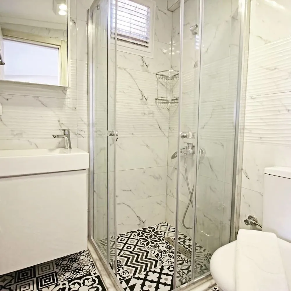 Deluxe Tek Büyük Yataklı Oda, Deniz Manzaralı, Denize Bakan