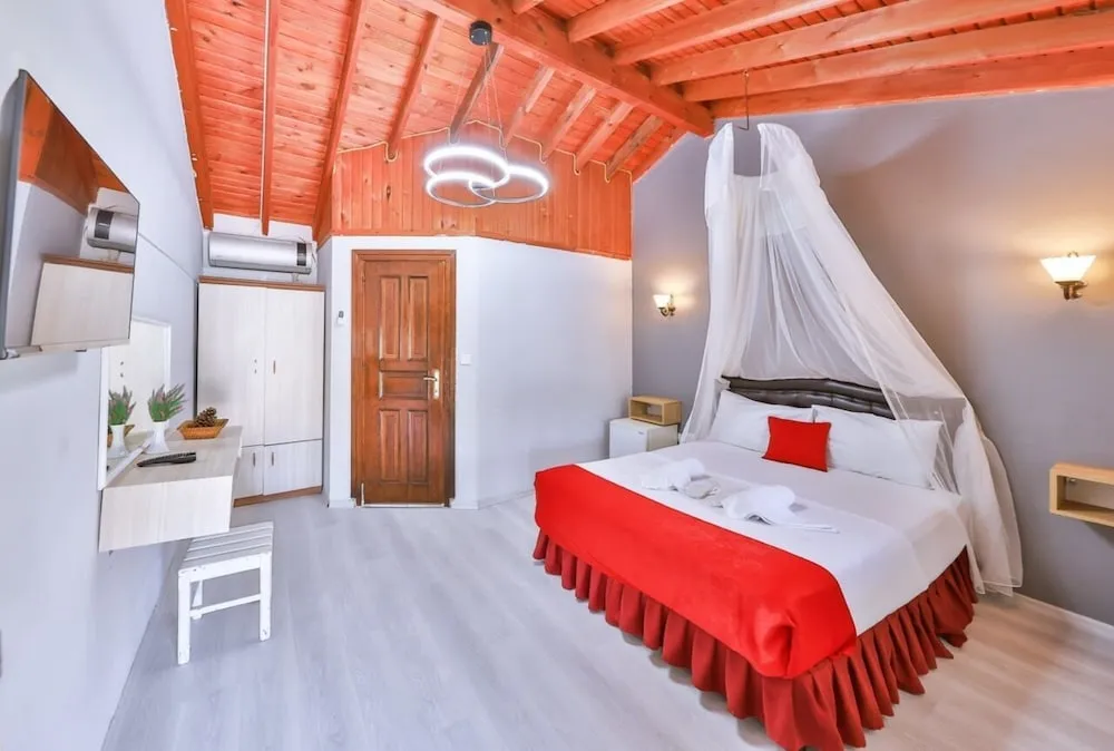 Standard Room with Pool and River View