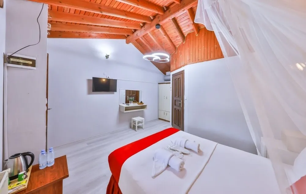 Standard Room with Pool and River View