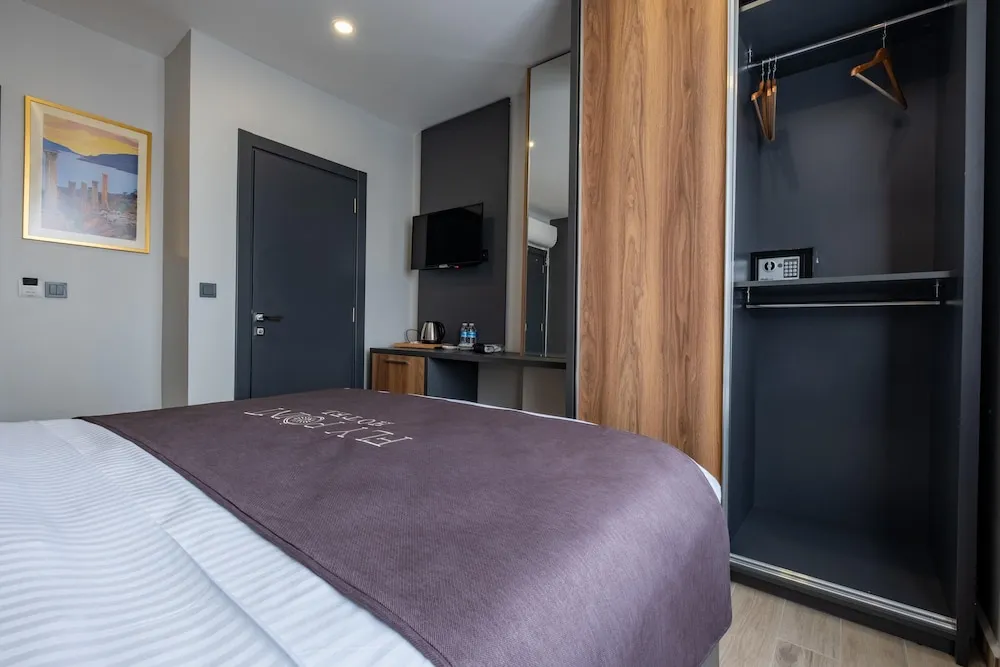 Standard Tek Büyük Yataklı Oda