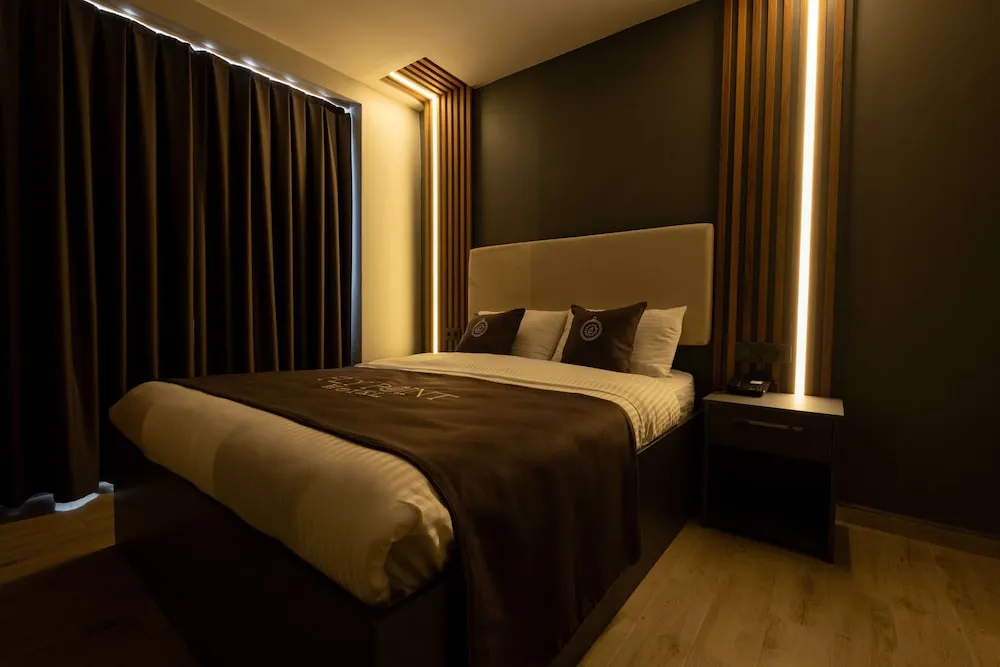 Standard Tek Büyük Yataklı Oda