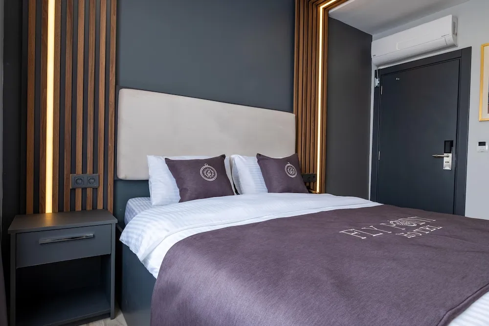 Standard Tek Büyük Yataklı Oda