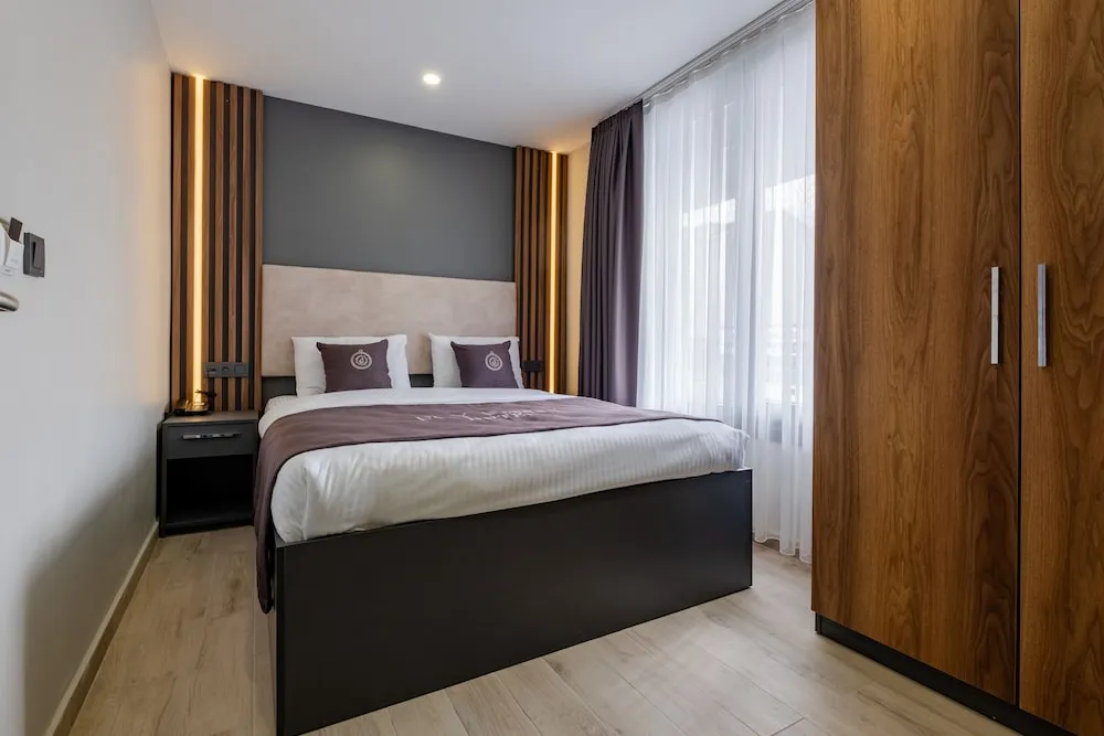 Deluxe Tek Büyük Yataklı Oda
