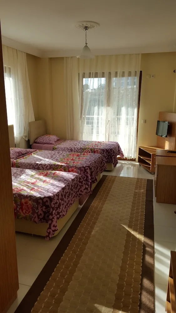 Üç Kişilik Oda, Bahçe Manzaralı