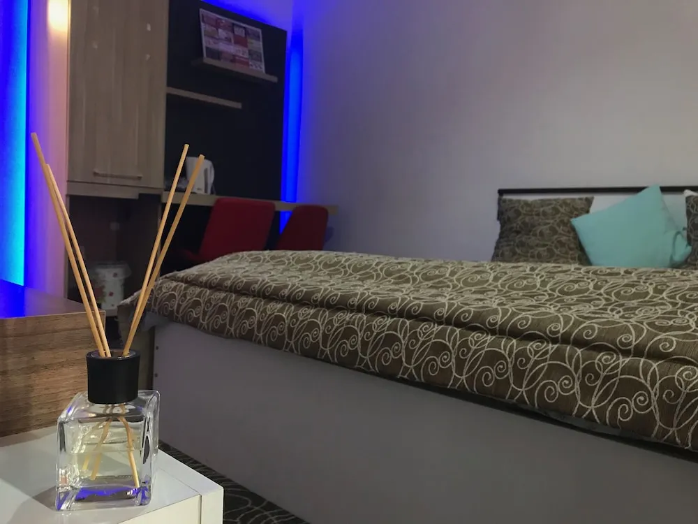 Comfort Stüdyo, Engellilere Uygun, Sigara İçilebilir