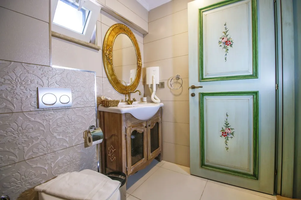 DELUXE DENİZ MANZARA ODA
