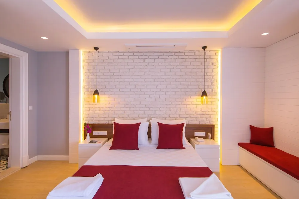 Deluxe Tek Büyük Yataklı Oda, Balkon, Deniz Manzaralı