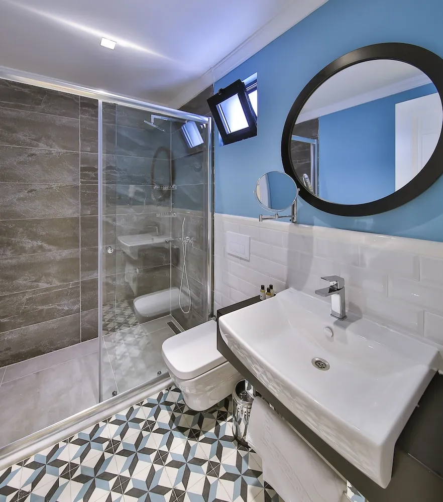 Deluxe Tek Büyük Yataklı Oda, Balkon, Deniz Manzaralı