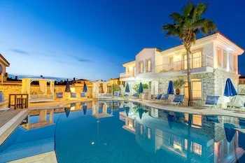 Alaroof Hotel (+15)