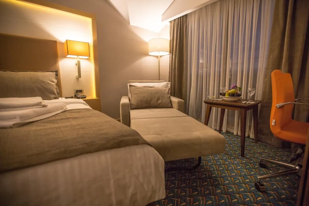 Tek Büyük veya İki Ayrı Yataklı Oda, Balkon