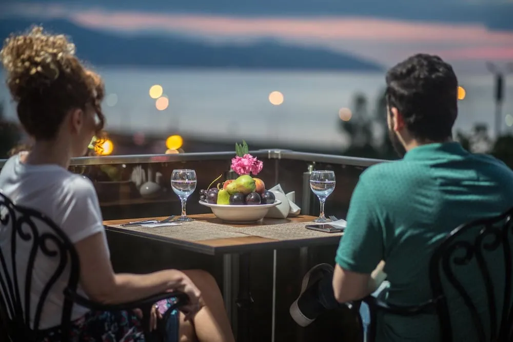 Tek Büyük veya İki Ayrı Yataklı Oda, Balkon