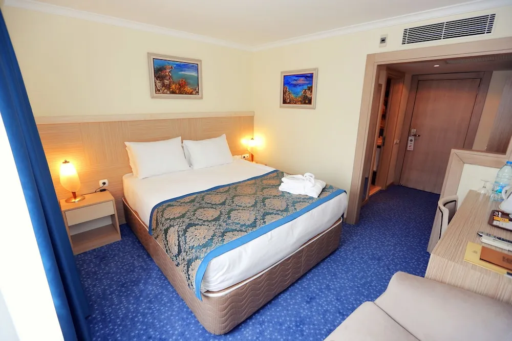 Standard Tek Büyük veya İki Ayrı Yataklı Oda