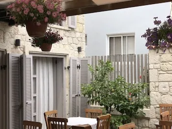 Alacati Cona Butik Otel