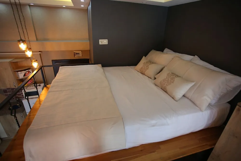 Classic Oda, 2 Büyük (Queen) Boy Yatak