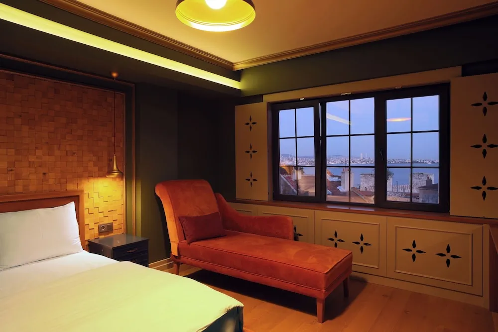 Deluxe Tek Büyük Yataklı Oda, 1 Yatak Odası, Kısmi Deniz Manzaralı, Denize Bakan