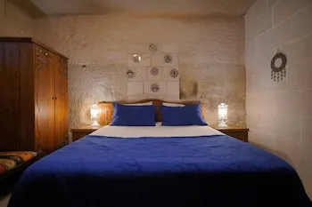Salkim Cave House