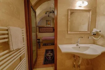 Avlu Cave House