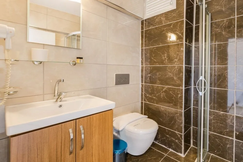 Standard Tek Büyük veya İki Ayrı Yataklı Oda, Bahçe Manzaralı