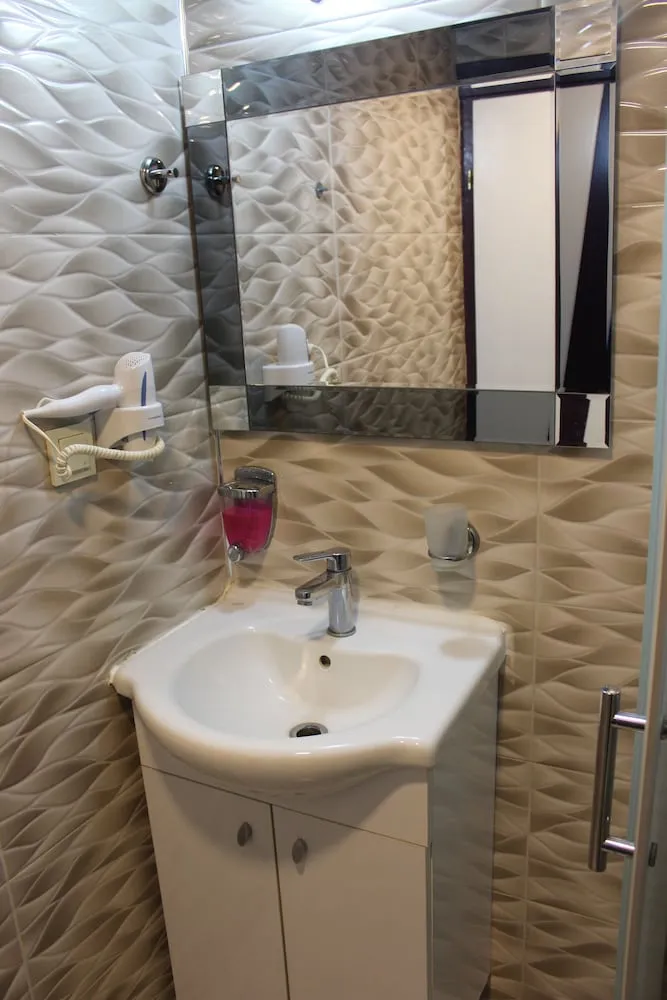 Üç Kişilik Oda, Şehir Manzaralı