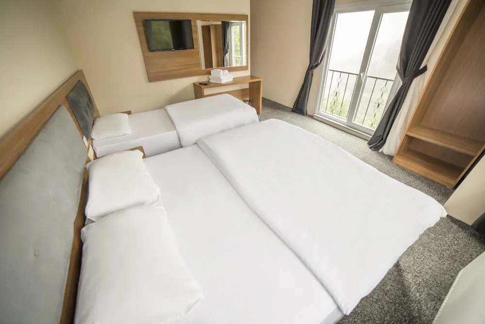 Deluxe Üç Kişilik Oda, 1 Yatak Odası, Dağ Manzaralı, Köşe