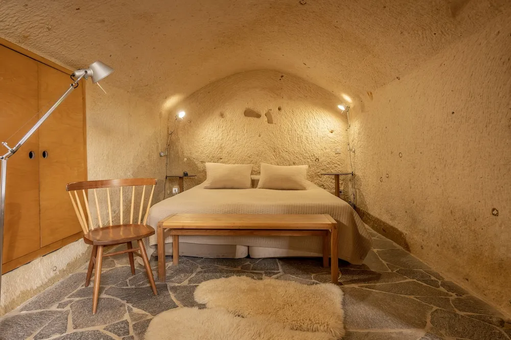 Double Cave Room