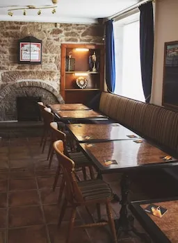 The Earn Hotel