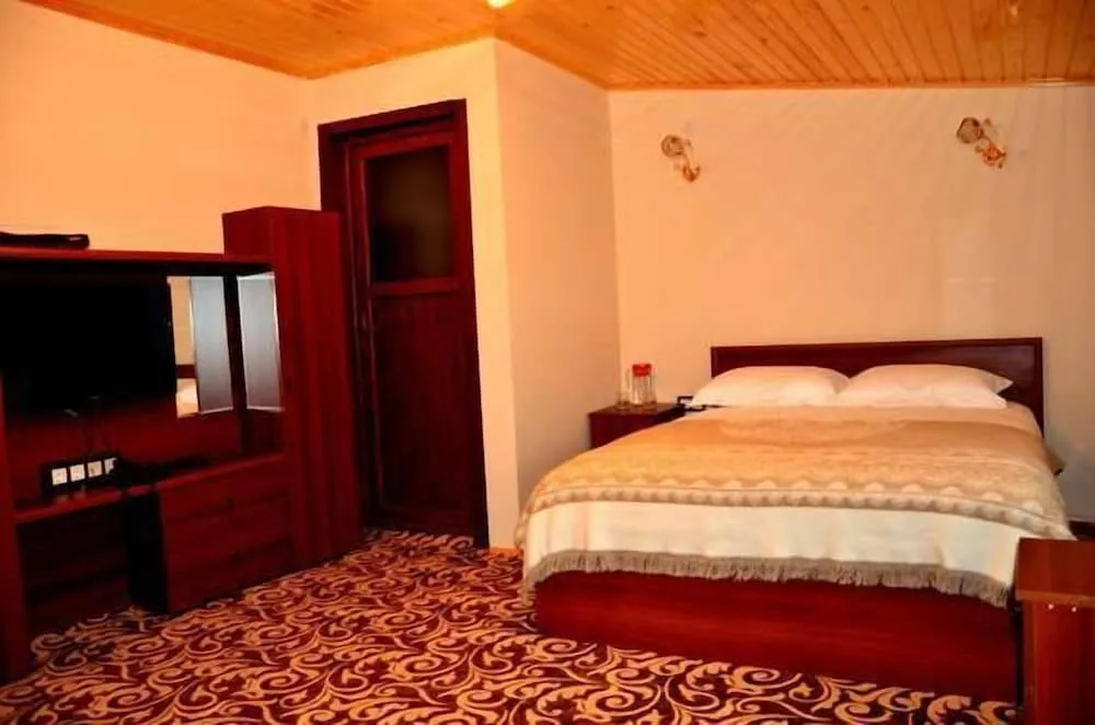Deluxe Tek Büyük Yataklı Oda, Göl Manzaralı