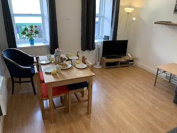 High street Flat