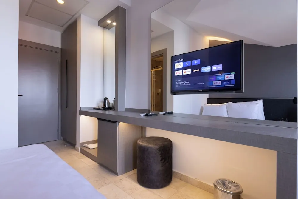 Deluxe Tek Büyük Yataklı Oda