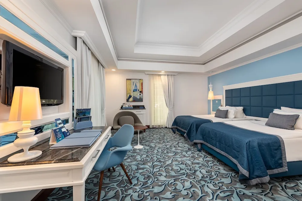 Azure Villa, 3 bedrooms, Sea water pool