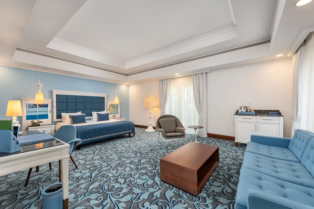Azure Villa, 3 bedrooms, Sea water pool
