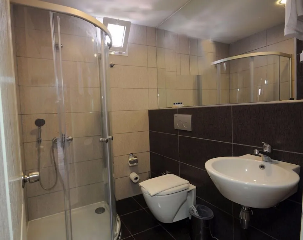 Standard Tek Büyük veya İki Ayrı Yataklı Oda, Şehir Manzaralı