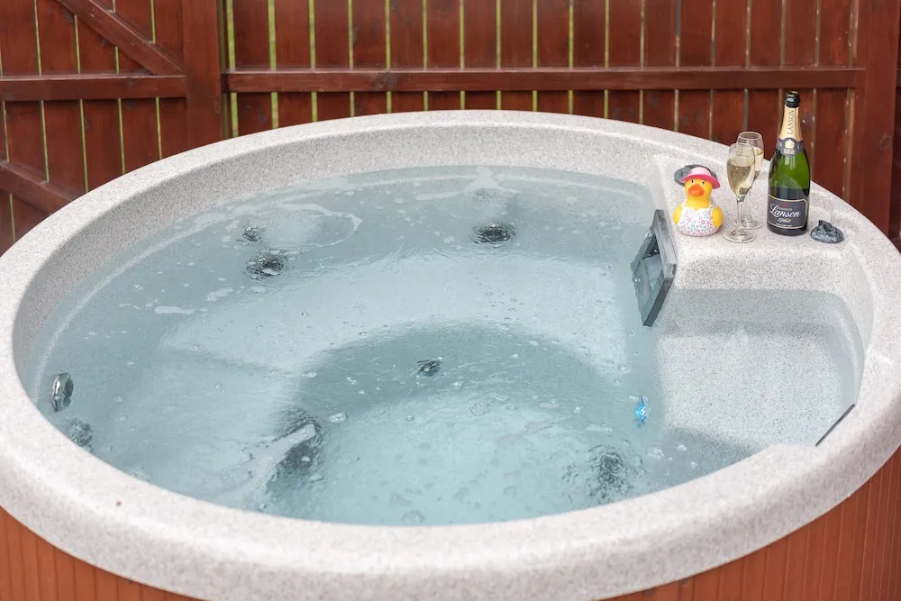 Conifer Lodge 8 With Hot Tub, Newton Stewart