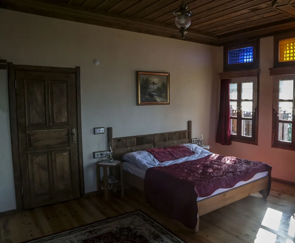 Tek Büyük veya İki Ayrı Yataklı Oda, Deniz Manzaralı